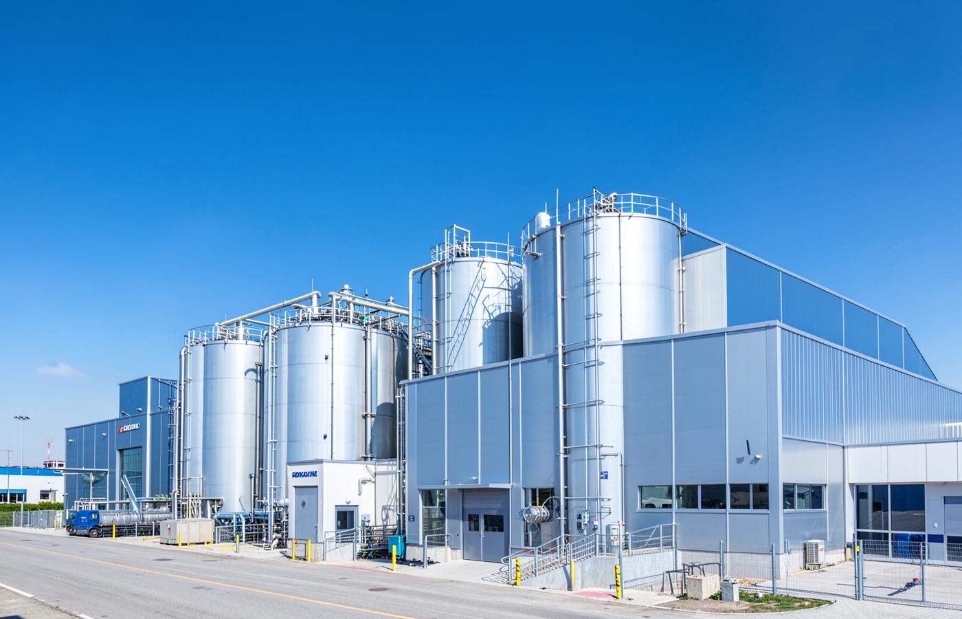 Baishiteng factory exterior with storage tanks